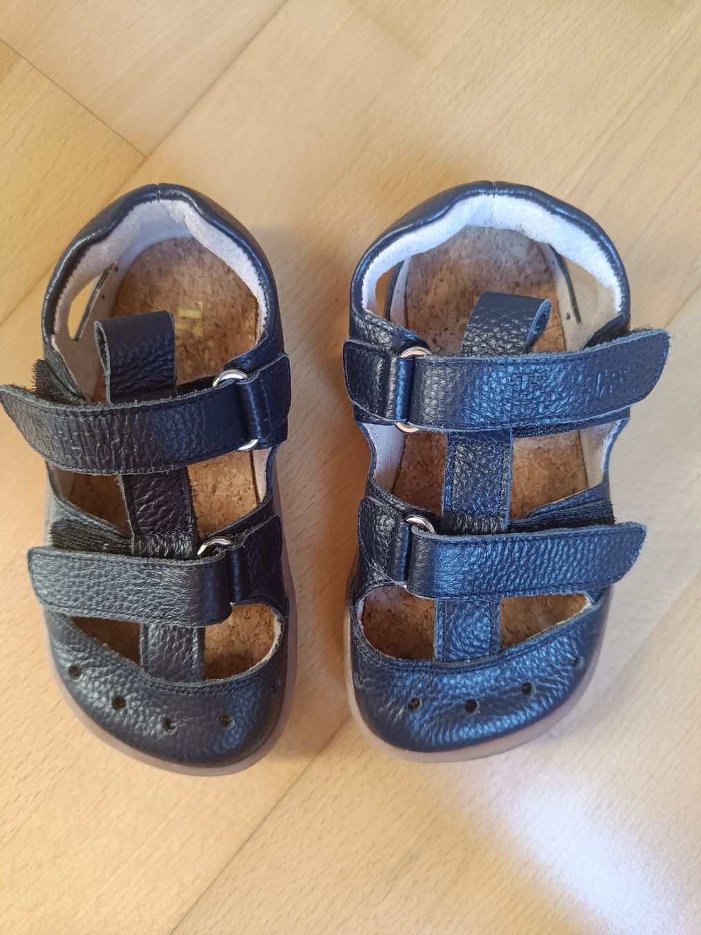 Schuhe für Jungen: Sandalen Grösse 26 – Gebraucht aus Jaberg von urig17.