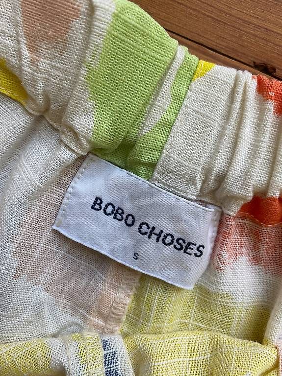 Bobo Choses Pantaloni: Bunte kurze Hose von Bobo Choses – Usato da Aarau venduto da lacrimara 2