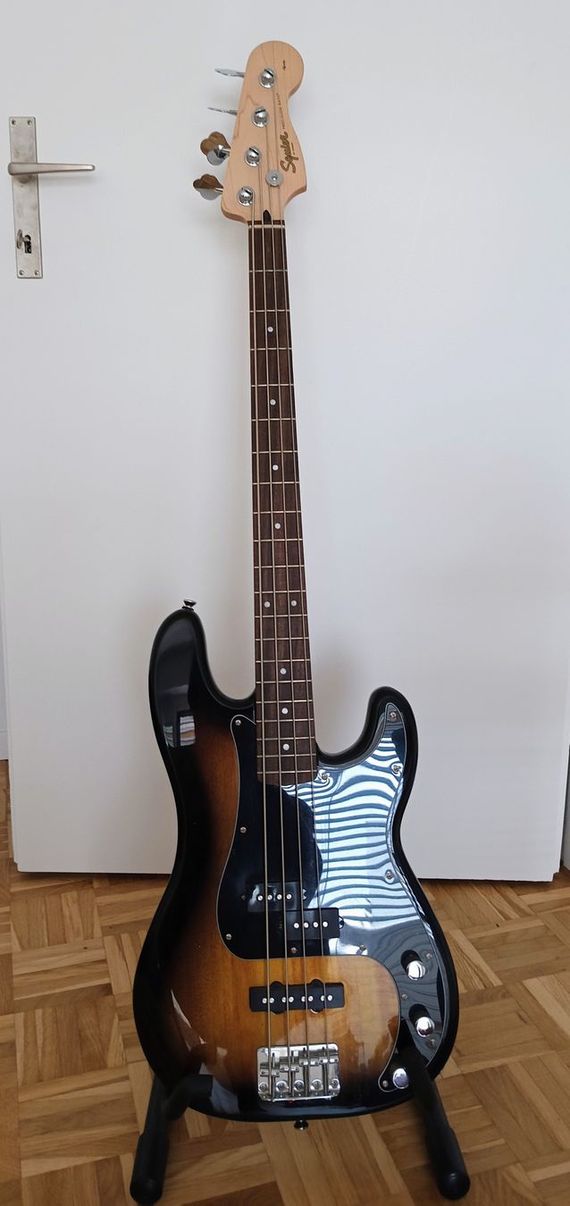 Squier Strumenti musicali: Squier Precision Bass Affinity mit Verstärker – Usato da Biel/Bienne venduto da cso_7pnq