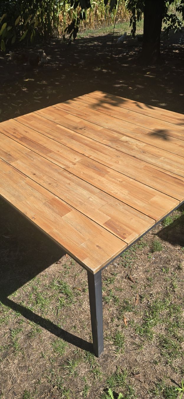 Tische: Gartentisch quadratisch – Gebraucht aus Lommis von mar_w7j6 2