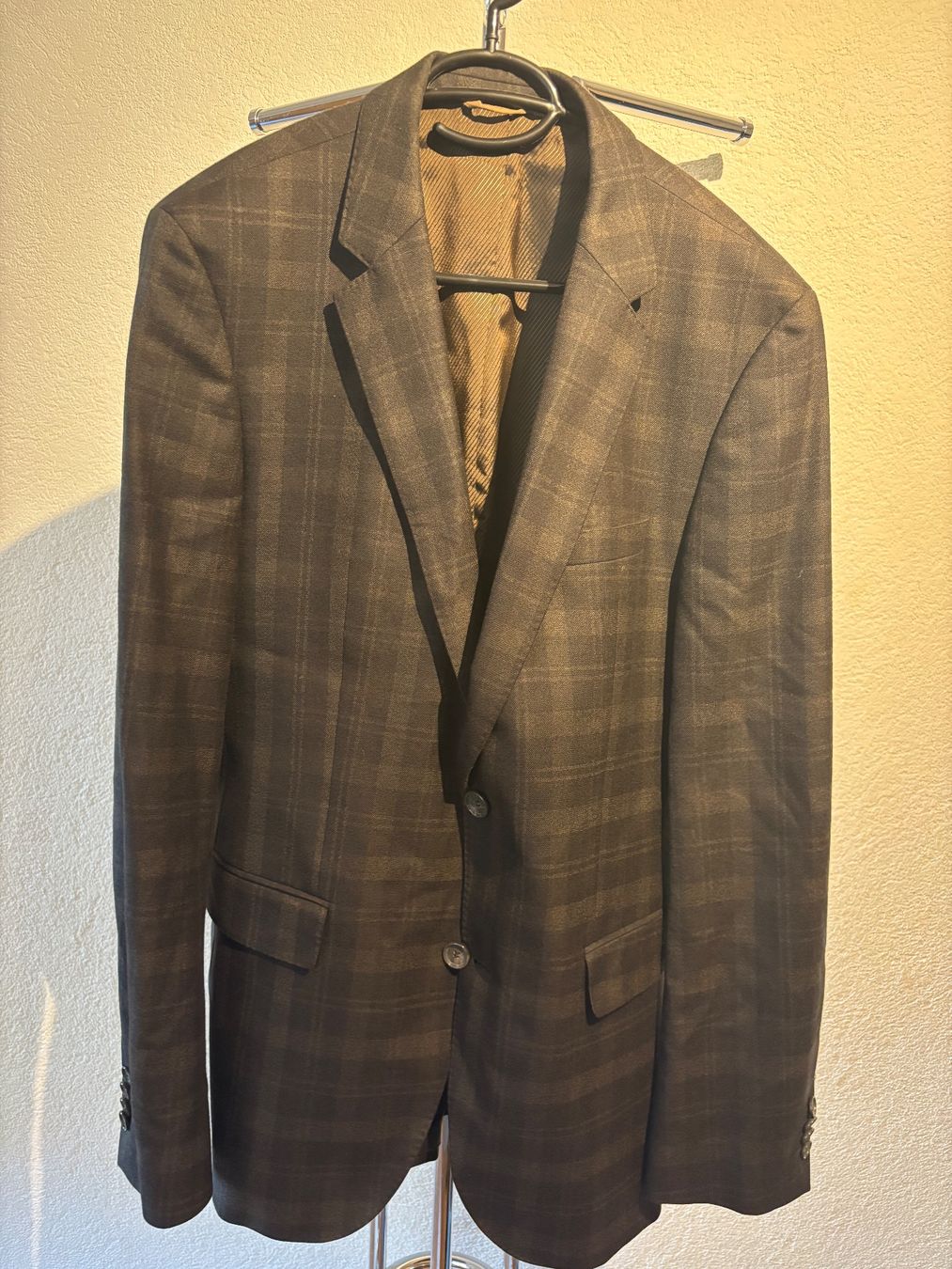 Completi: HUGO BOSS Guabello Sakko Grösse 98 – Usato da Basel venduto da Smash050