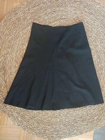Schwarzer Rock aus reiner Wolle von Max Mara