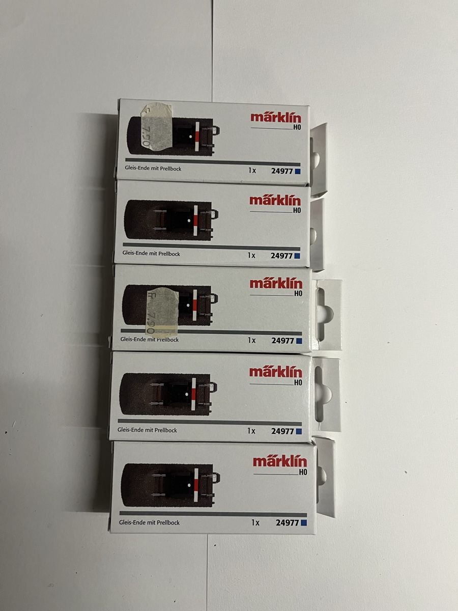 Märklin Modellini di ferrovie: Märklin HO Prellbock 24977 5 Stk – Usato da Schliern b. Köniz venduto da paki66