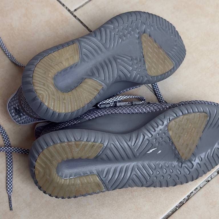 Scarpe da donna: Adidas Tubular Shadow Sneaker grau Gr.36 2/3 – Usato da Lommiswil venduto da ivc_zt7z 2