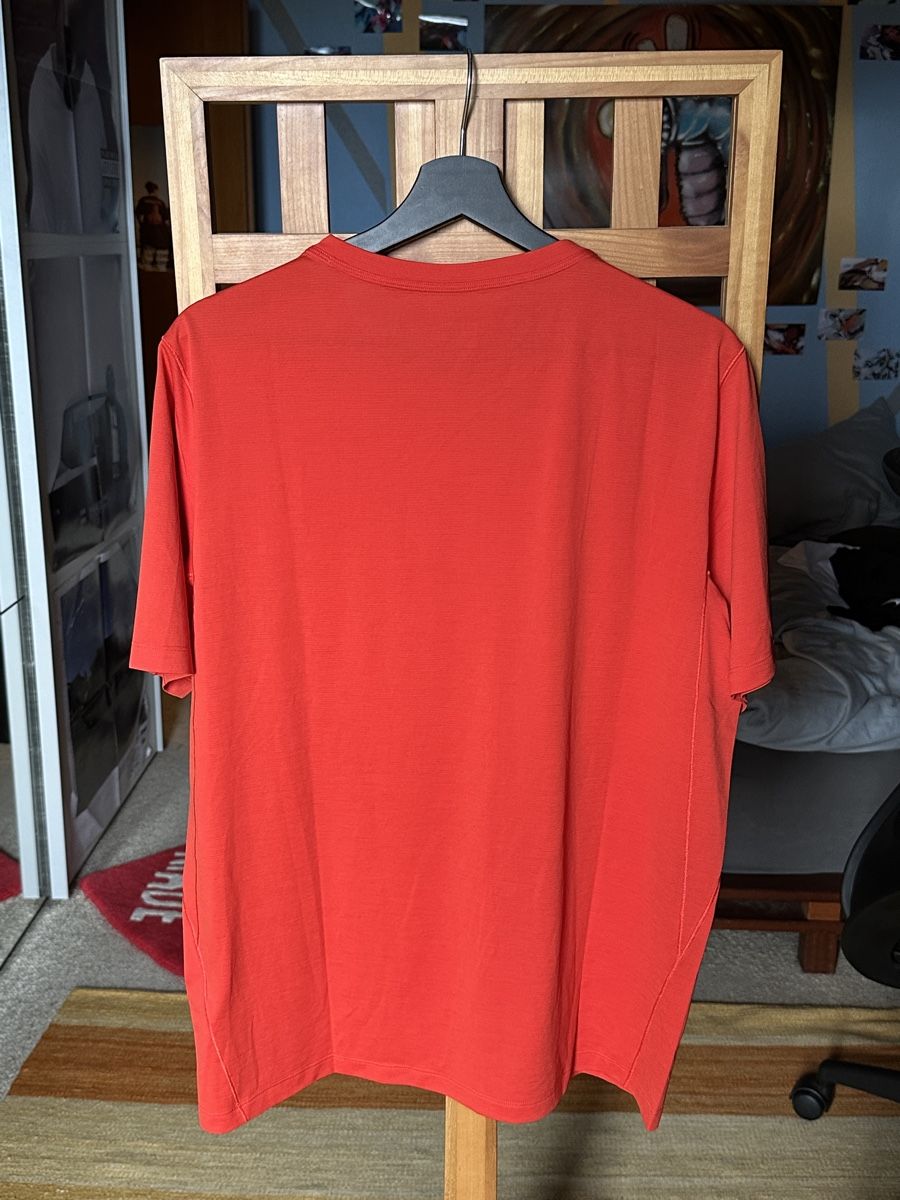 Arcteryx T-shirt: New Arcteryx T-shirt size M – Nuovo (secondo la descrizione) da Villars-Burquin venduto da Iliasso 3