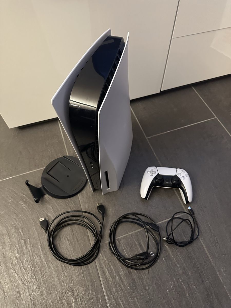 Sony Console: Ps5 disc mit controller ( spezial preis )  – Usato da Eschenbach LU venduto da boo_sl7y