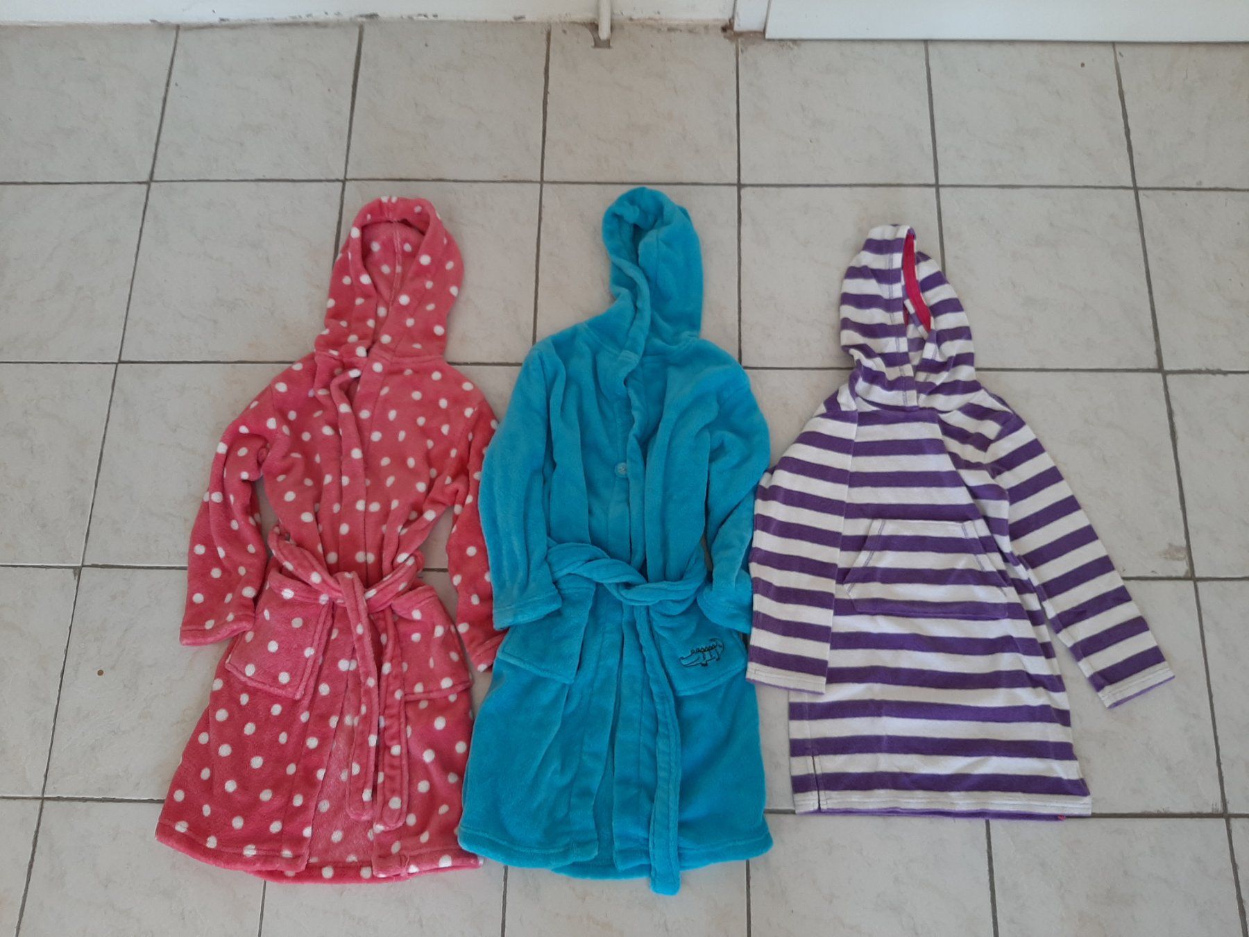 Lotti & Set di vestiti: Kleiderpaket gr 122 – Usato da Brissago venduto da lucabell 1