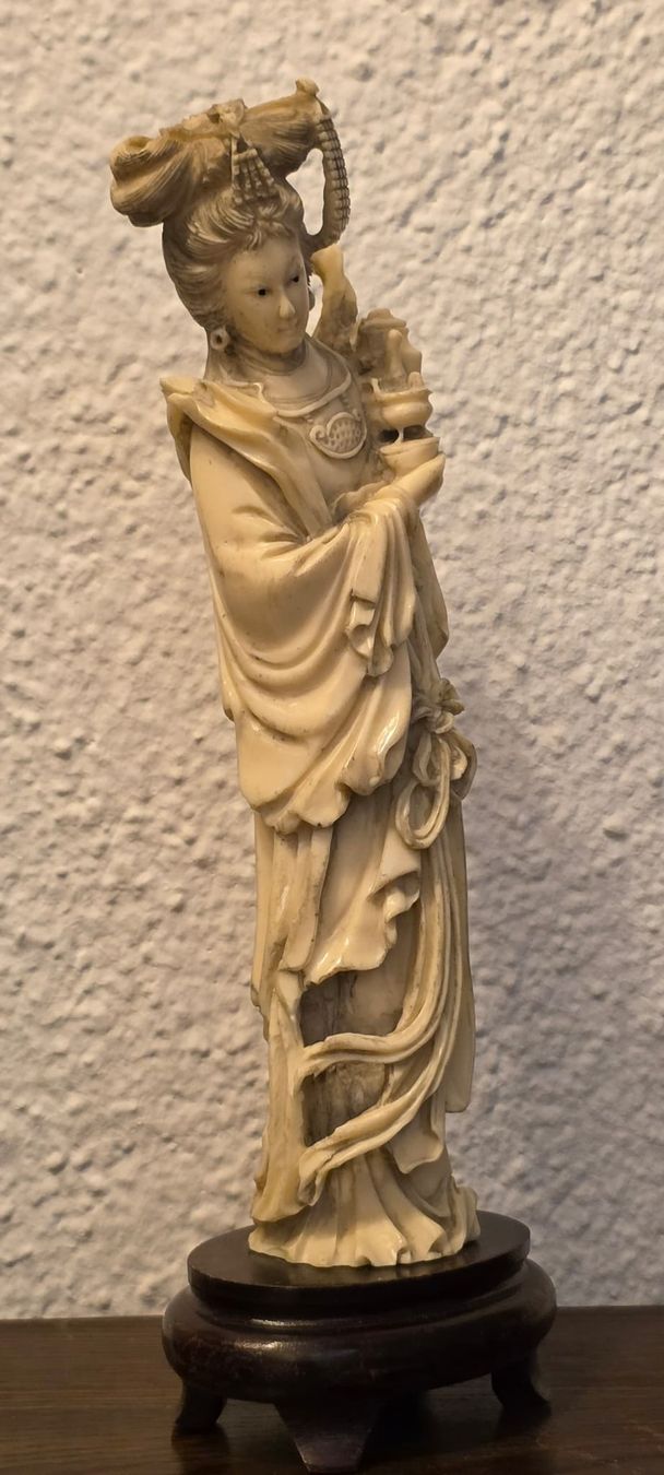 Statuette: Asiatische Figur, 25 cm – Usato da Rheinsulz venduto da Dred 1