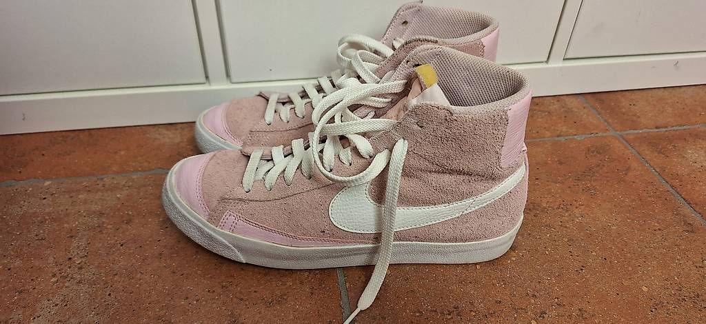 Scarpe da donna: NIKE sneakers rosa grösse 40 – Usato da Kölliken venduto da minimeee