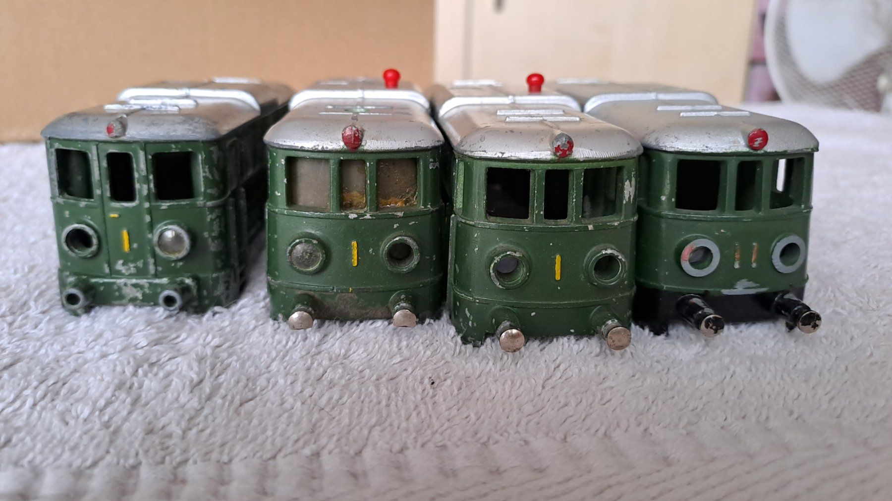 Modellini di ferrovie: Junior 4 leere Gussgehäuse / 9 – Usato da Winterthur venduto da Riebeli333 9