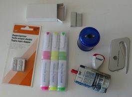 Büroartikel Paket: Stifte, Stempel, Spitzer, neu