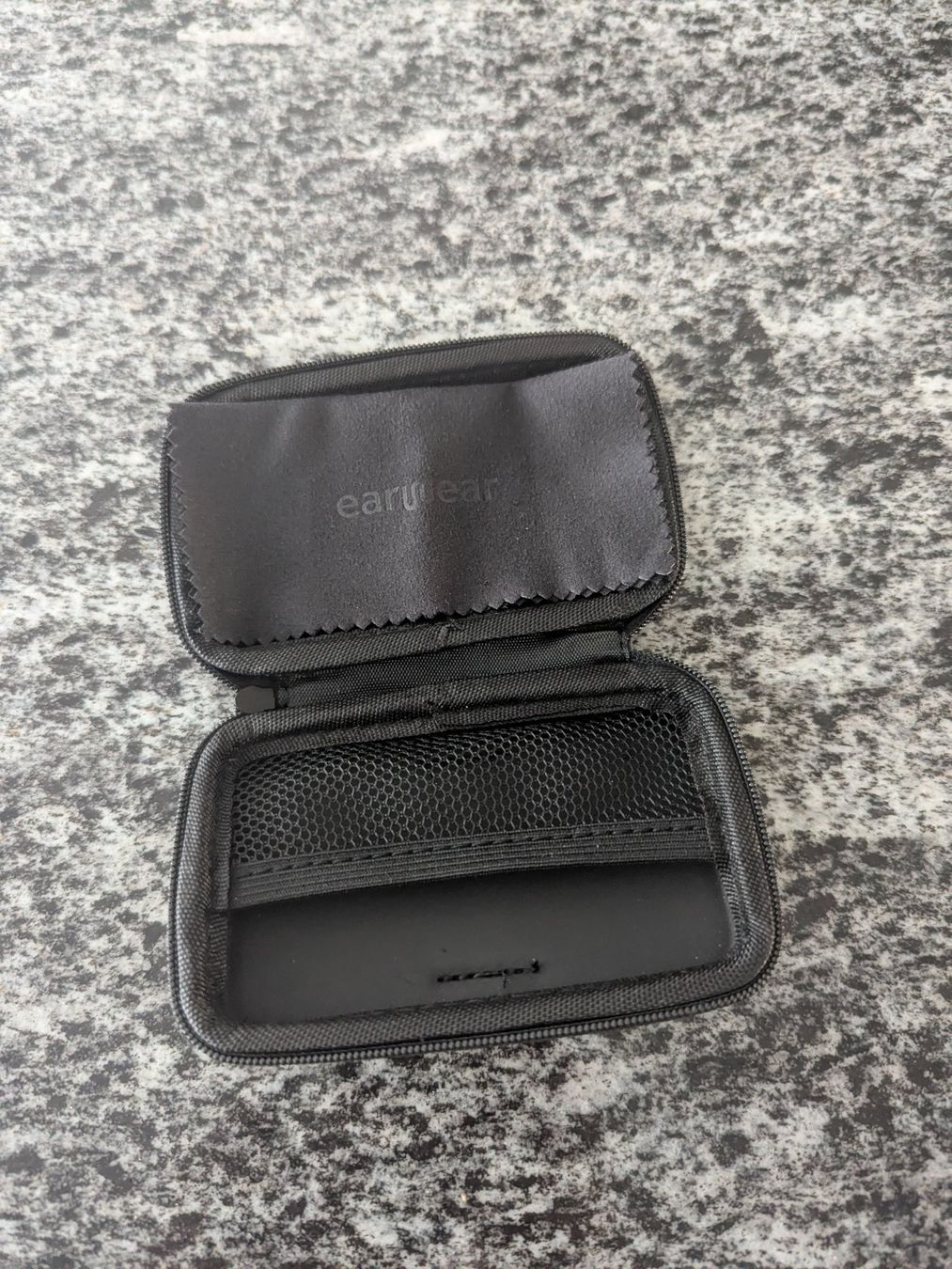 Borse: Ohrstöpsel-Box und Mikrofasertuch – Nuovo (secondo la descrizione) da Zürich venduto da Migros-Ch1nd
