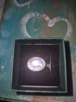 Bague en argent avec pierre de lune avec reflets