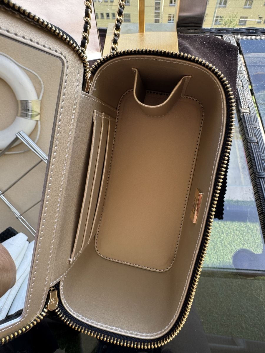 Chanel Taschen für Damen: Sac Chanel Vanity black VIP – Neu und originalverpackt aus Neuchatel von mar_9blm 3