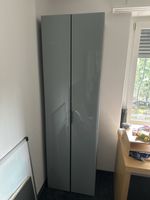 Moderner Hochglanz Schrank grau (2-türig) – Top Zustand
