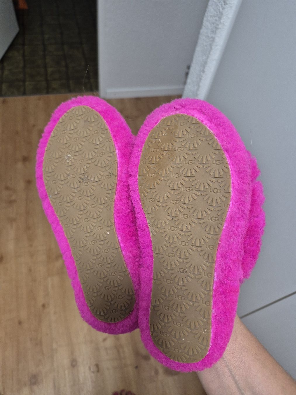 Ugg Chaussures filles: ugg  gr.32.5 – D'occasion à Spiez par V.H.K. 1