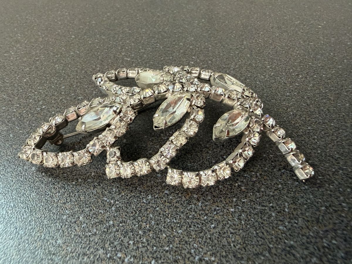 Spille & Fermagli: Vintage Kristall Strass Blatt Brosche – Usato da Lamone venduto da LaCantinaMagica 2