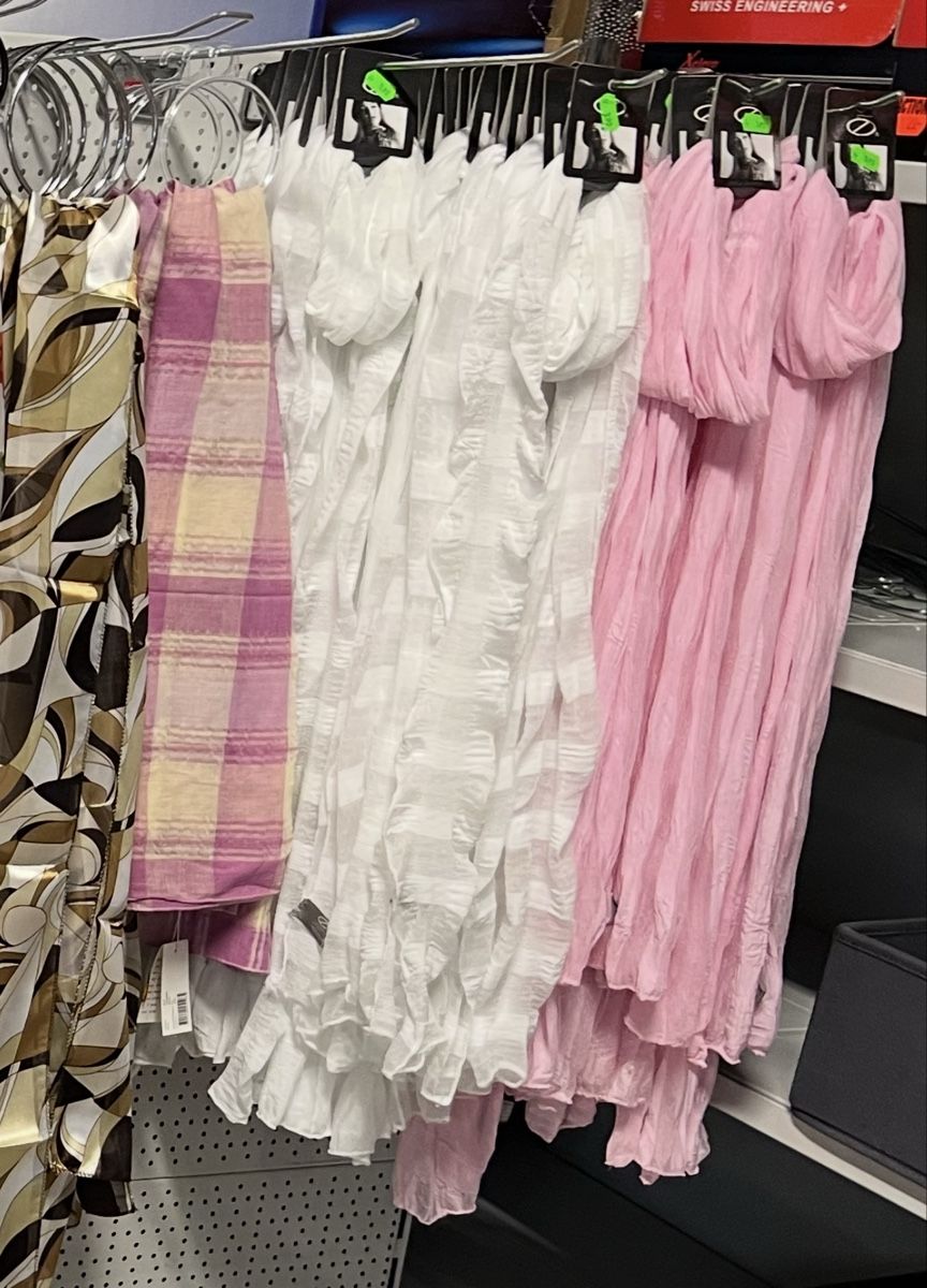 Foulards, Tücher & Schals: Halstuch--Damenschall 100 Stück – Neu (gemäss Beschreibung) aus Interlaken von Skandalpreis 4