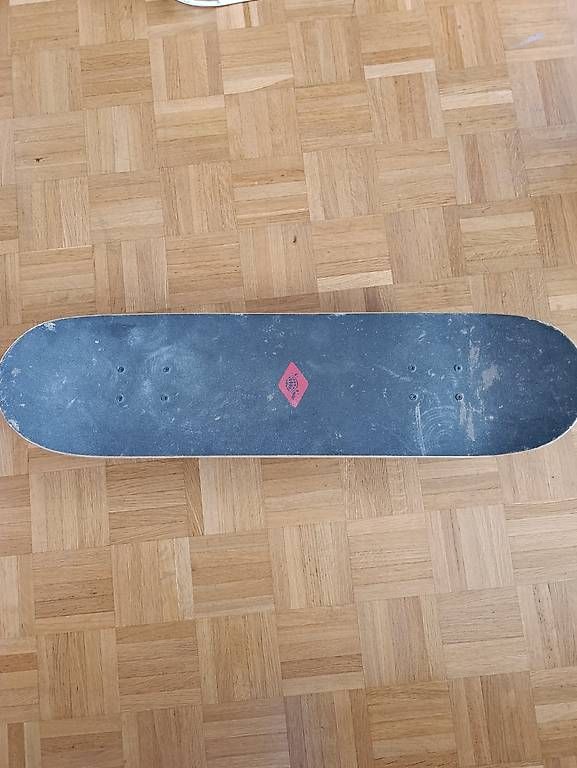 Skateboards: 2  Skateboard a vendre – D'occasion à Genève par Juanchito01 4