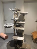Kratzbaum grau mit Liegeplätzen und Höhle gebraucht