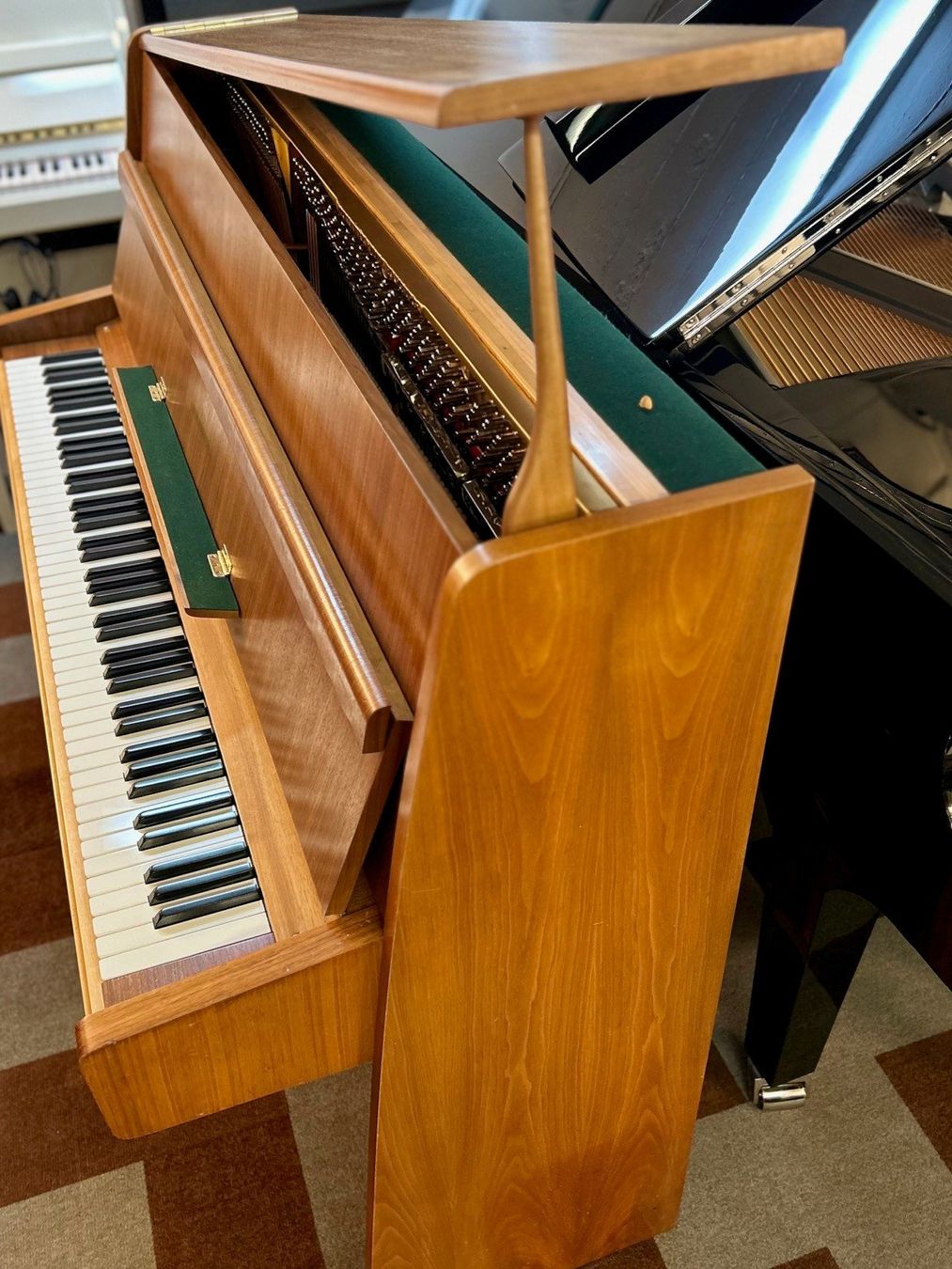 Steinway Musikinstrumente: Steinway & Sons Z/115, revidiert – Gebraucht aus Bern von Heutschipiano 1