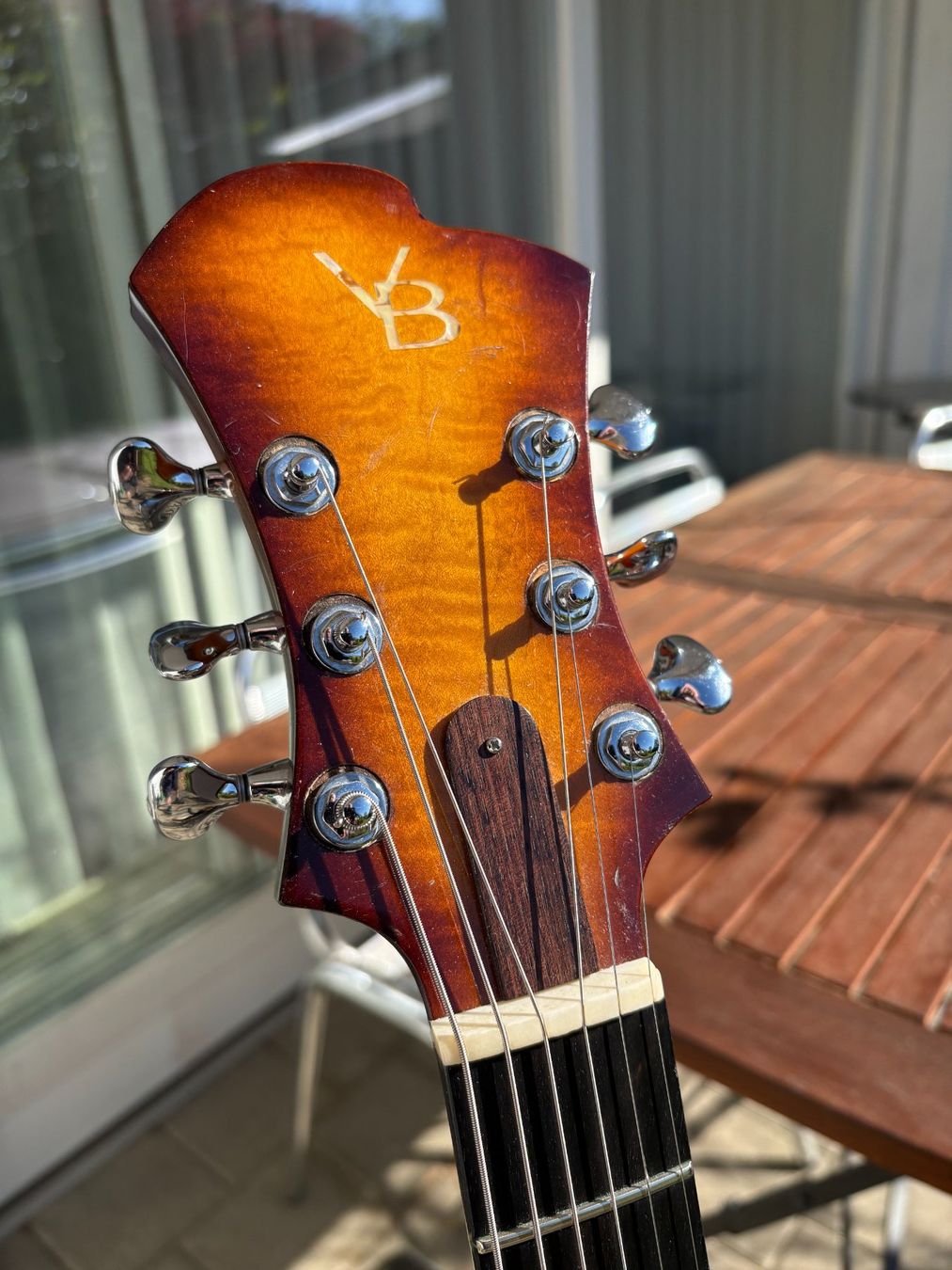 Strumenti musicali: Victor Baker Model 35 2010 Sunburst owned by Ed Cherry – Usato da Obfelden venduto da boletus03 5