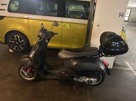 Schwarzmatte Vespa 