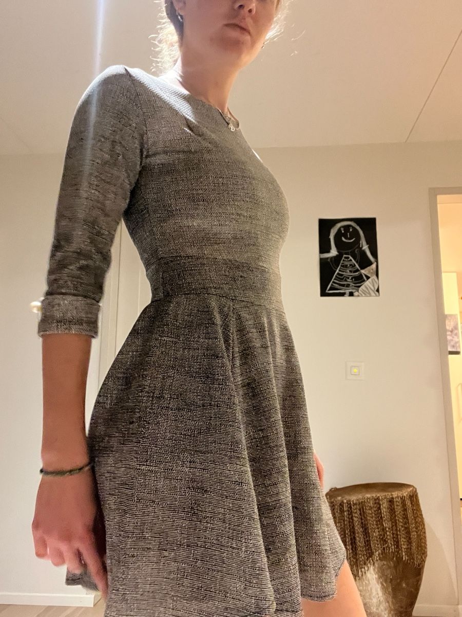 Vestiti: Graues kleid – Nuovo (secondo la descrizione) da Hindelbank venduto da mal_dm9k
