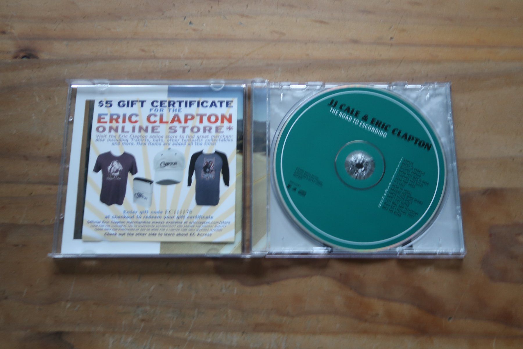 CDs: JJ CALE & ERIC CLAPTON - ESCONDIDO - CD – Gebraucht aus Basel von  3
