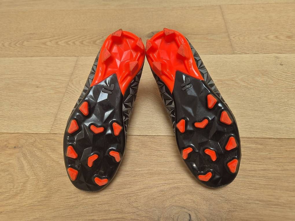 Scarpe per ragazzi: Fussballschuhe Grösse 32 Fila – Usato da Oberrohrdorf venduto da Hoto 1