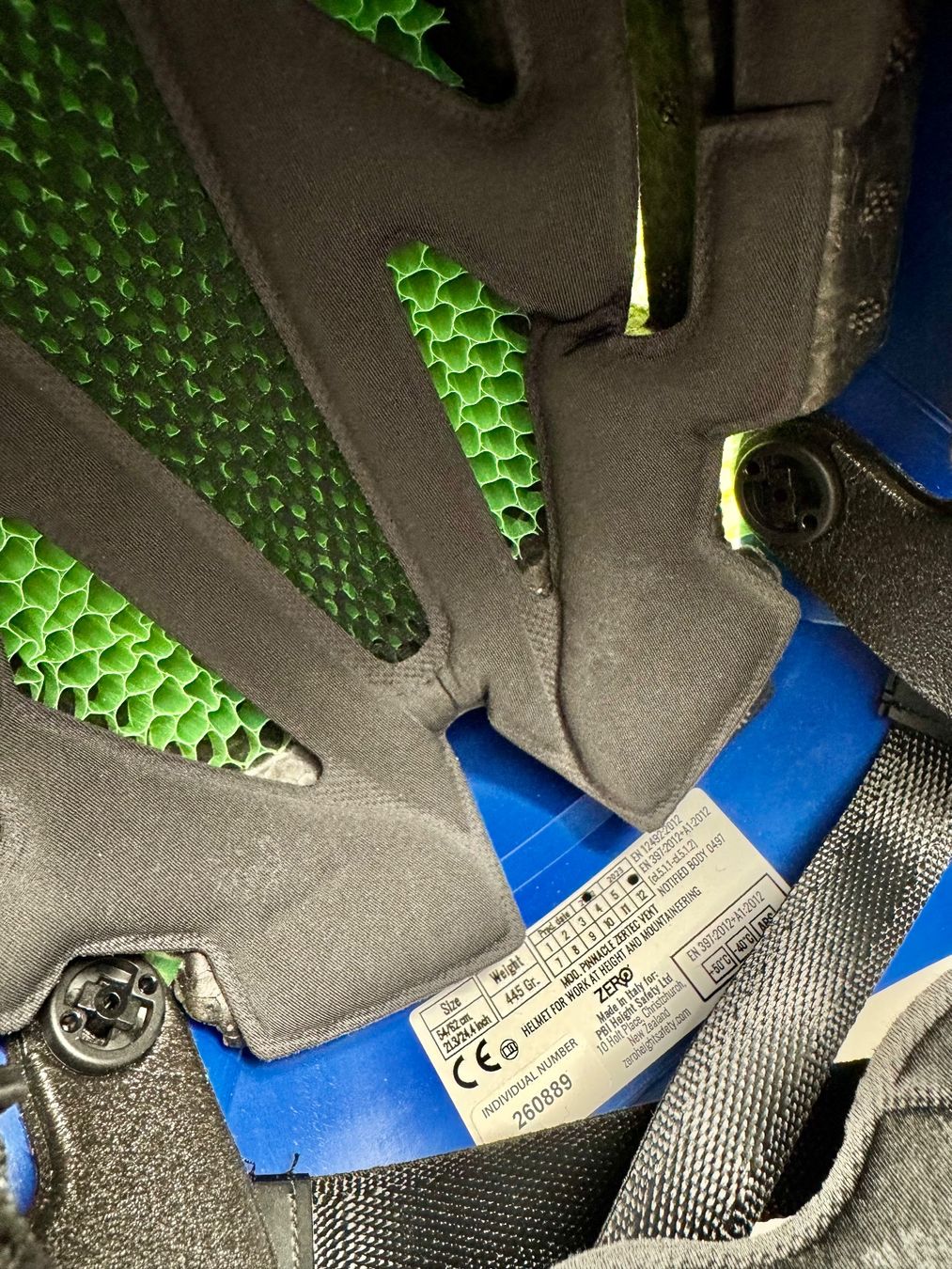 Caschi: ZERO Kletterhelm PINNACLE ZERTEC VENT Visiere Clear + Shadow – Usato da Rothenthurm venduto da WalterliTell 4