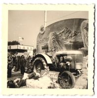 5 Fotografien Landmaschinen Ausstellung 