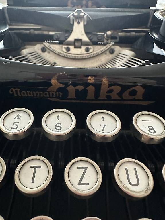 Macchine da scrivere: Vintage Schreibmaschine Erika – Usato da Zürich venduto da Gmara 1