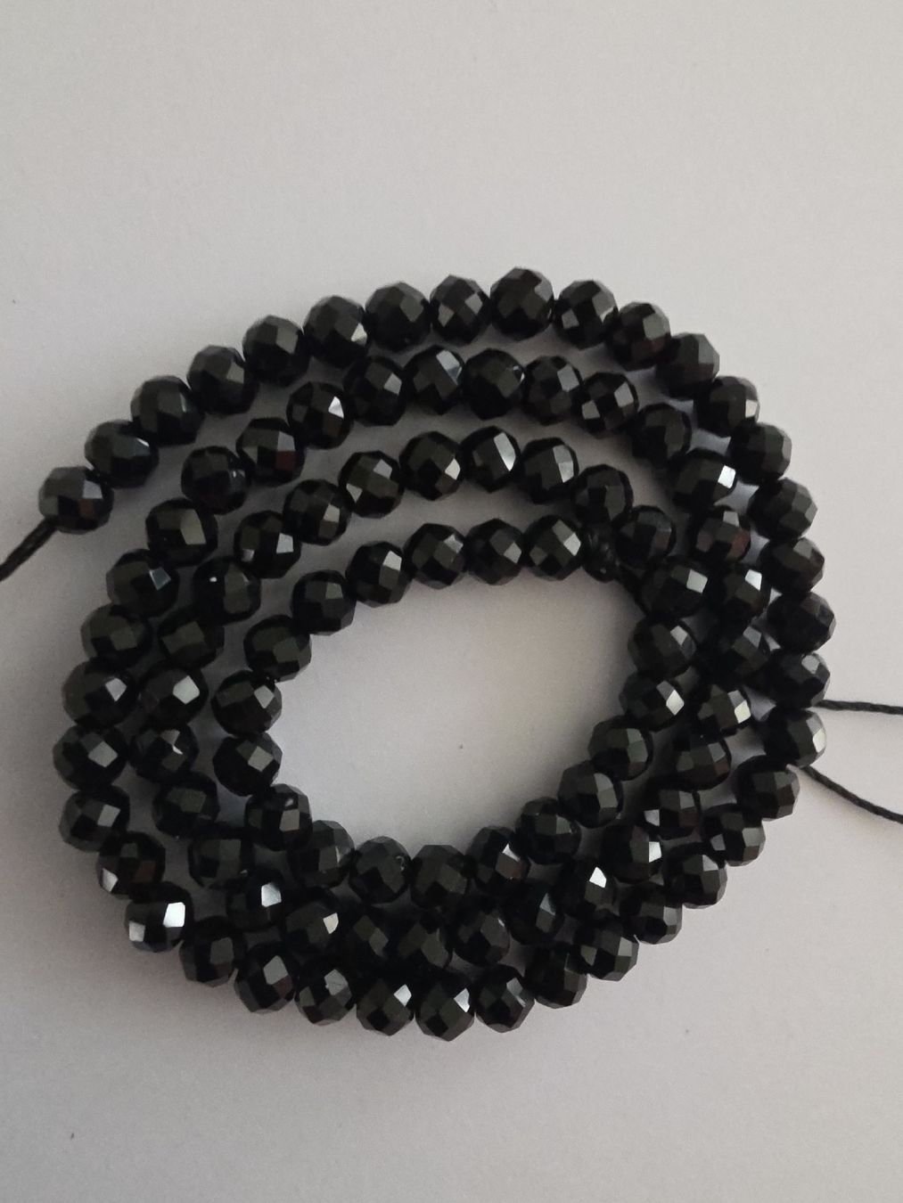 Mineralien & Heilsteine: Onyx schwarz facettiert ca. 4mm. Strang – Neu und originalverpackt aus Menziken von Mirager 1