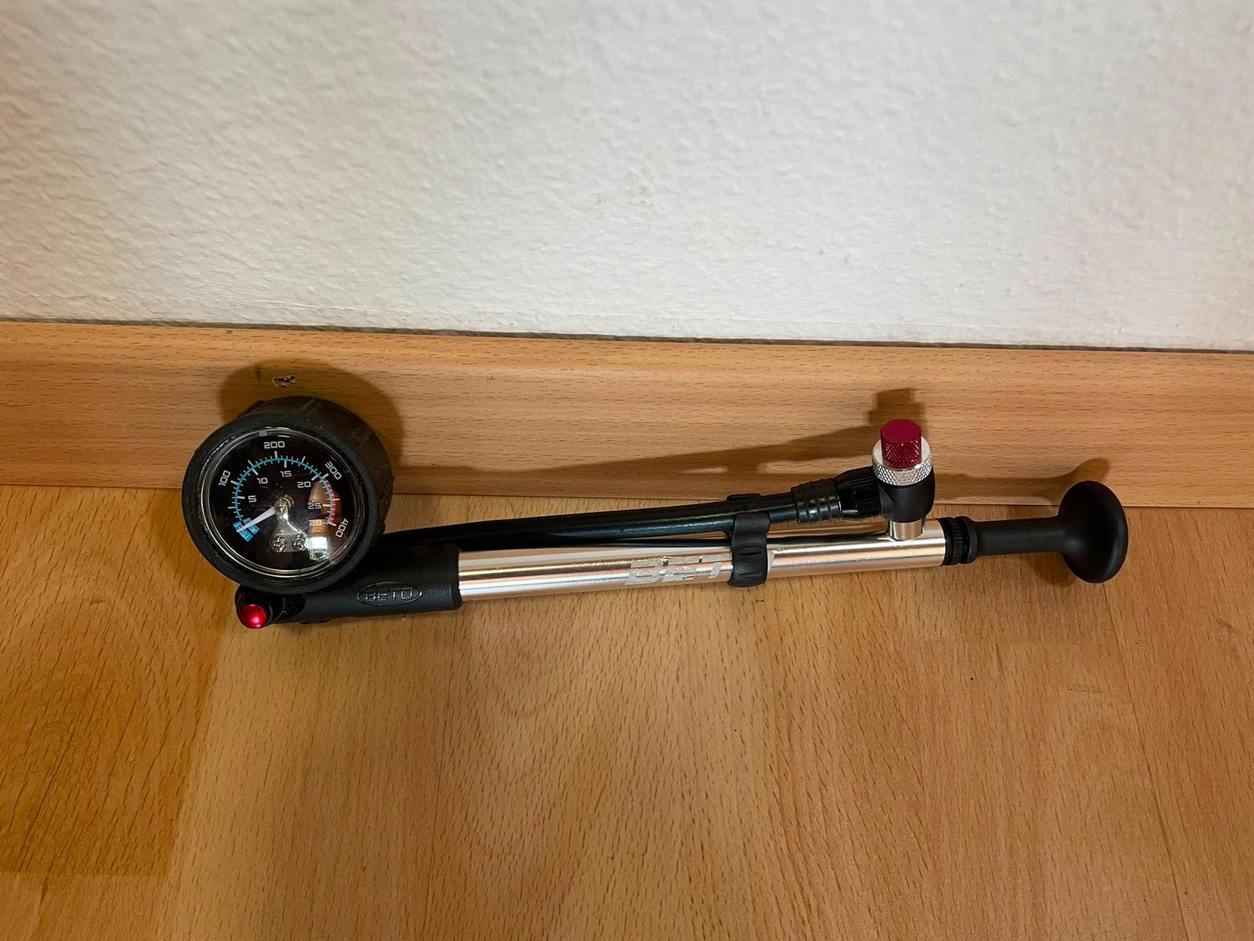 Pumpen & Teile: Beto Dämpferpumpe mit Manometer – Gebraucht aus Zürich von Ciccione88