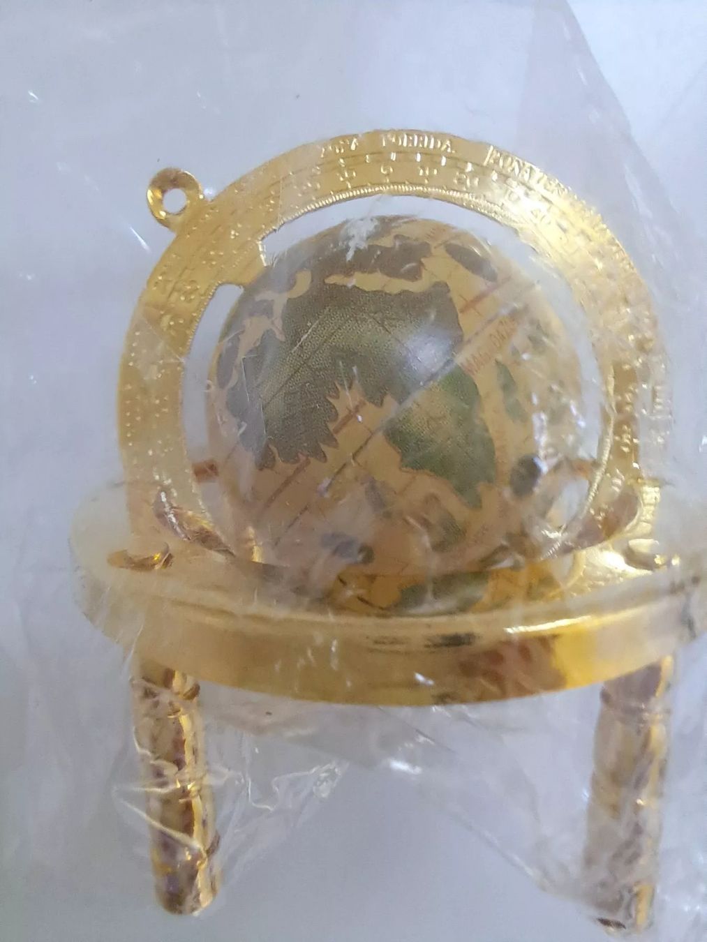 Manor Tutte le decorazioni: Mini globe décoratif doré sur support neuf – Nuovo e nell'imballaggio originale da Denens venduto da Chanchantevend