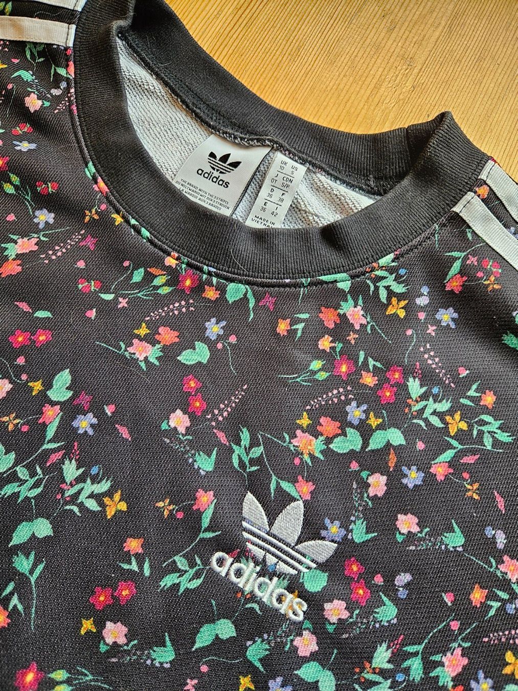 Adidas Maglioni & Felpe: Pullover adidas Blumen Grösse S retro – Usato da Hägglingen venduto da United-Village-Trade 1