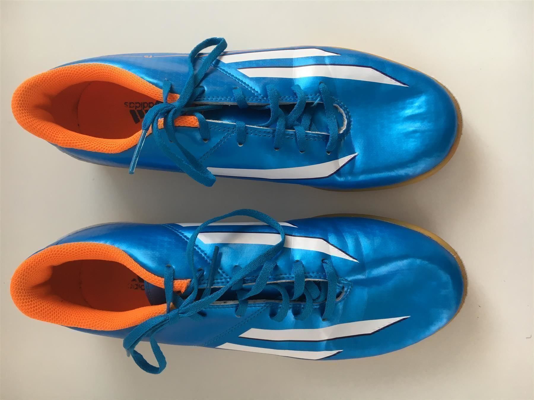 Adidas Scarpe da uomo: ***** Blau/orangefarbene Adidas Basket – Nuovo e nell'imballaggio originale da Villaz-St-Pierre venduto da Ubid 1