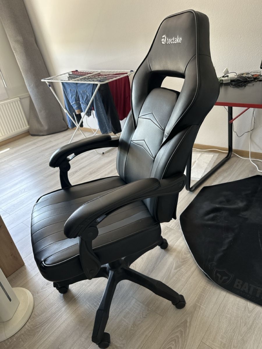 Chaises: Gaming Chair tectake Black Used – D'occasion à La Chaux-de-Fonds par CRUSH 1