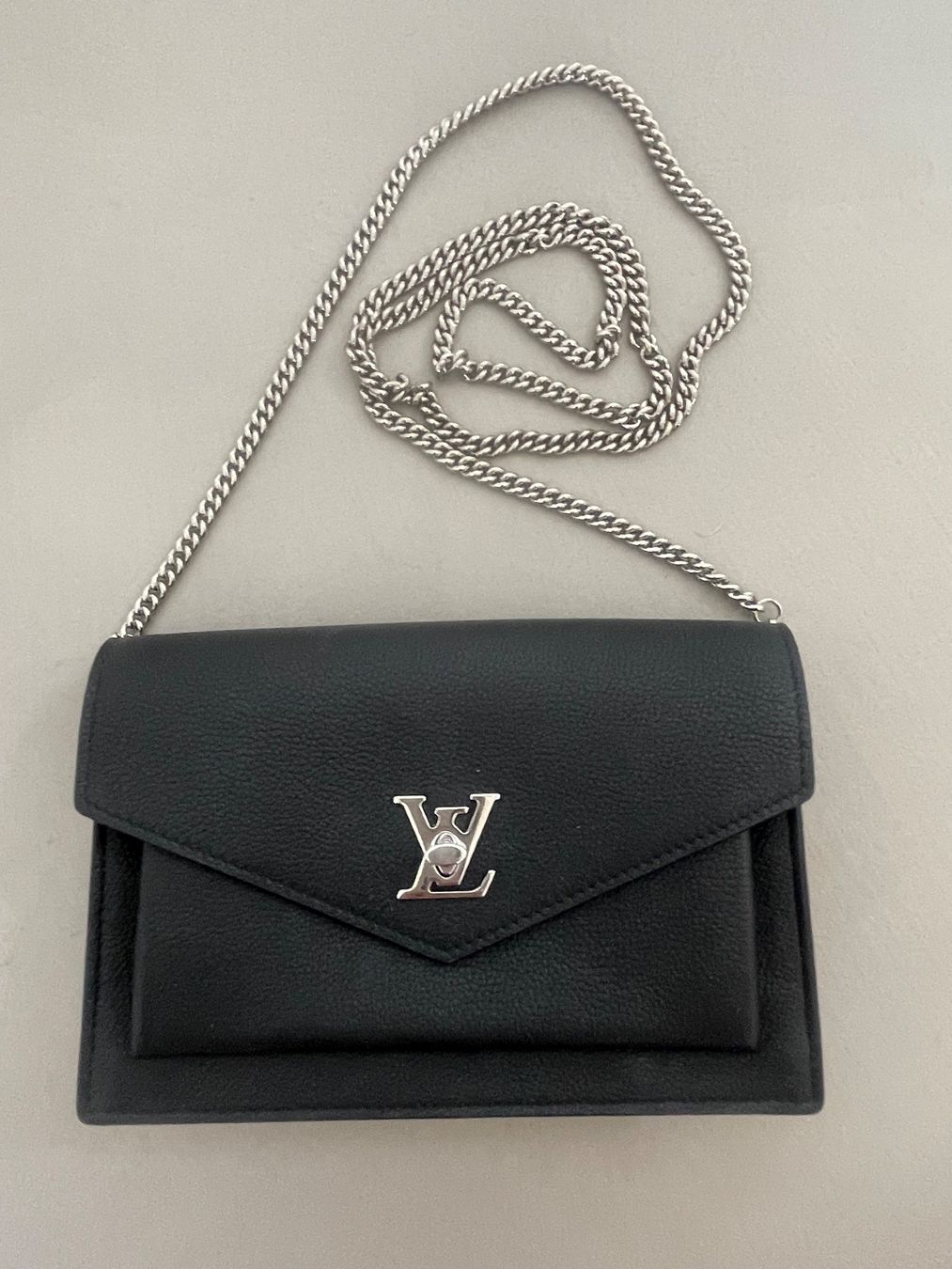 Louis Vuitton Borse da donna: Louis Vuitton Mylockme Chain Pochette – Nuovo (secondo la descrizione) da Oberarth venduto da Mandy333