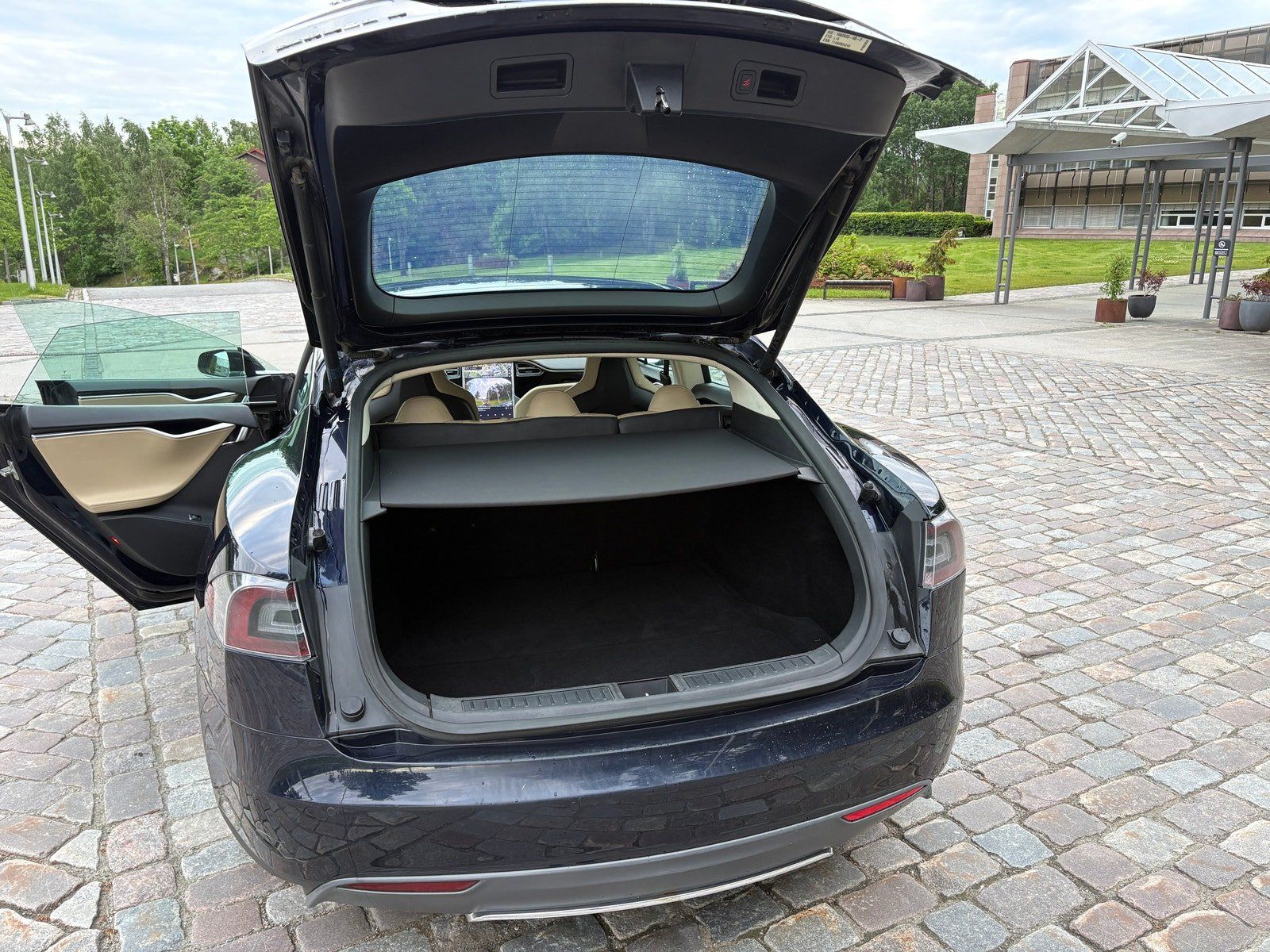 Tesla Automobili: Tesla Model S, Supercharge gratuite, Batterie récente, RCD!! – Usato da Arzier-Le Muids venduto da Charbax 4