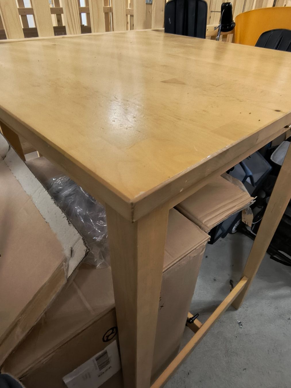 Ikea Set di tavolo e panche: Ikea Hochtisch und Hochstühle – Usato da Zürich venduto da car_w65f 1