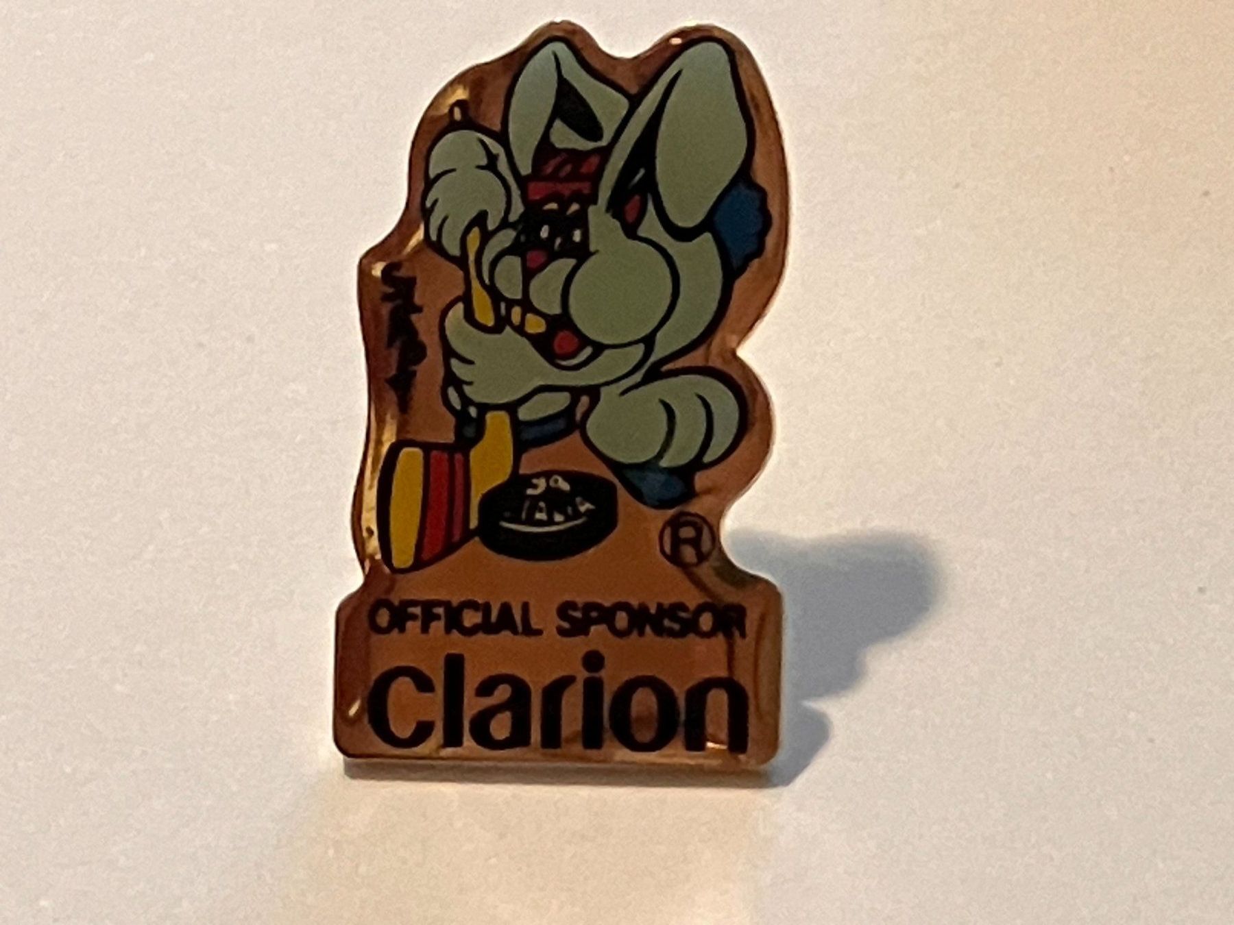 Placchette & Badge: 1 Pin Clarion Official Sponsor – Usato da Basel venduto da djwwpp
