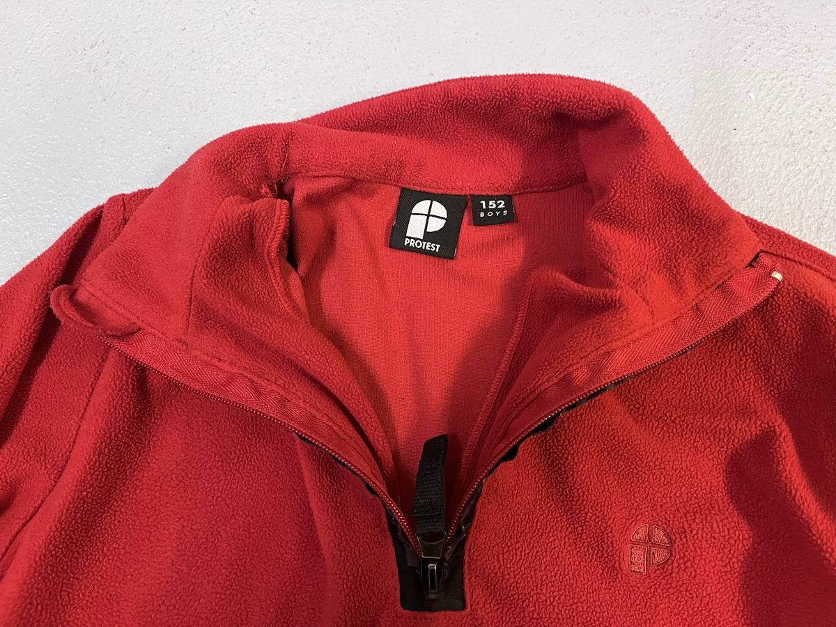 Protest Maglioni & Felpe: Protest Pullover flauschig 152 rot – Usato da Neftenbach venduto da Anba78 1