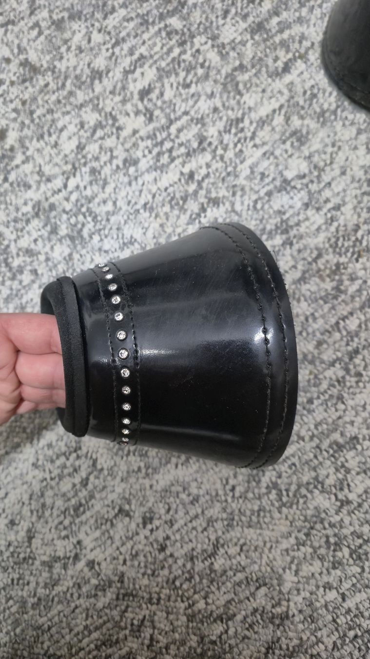 Stinchiere & Fasciature: neuwertige Hufglocken Gr. M  – Usato da Zwillikon venduto da Nic_Brg 1