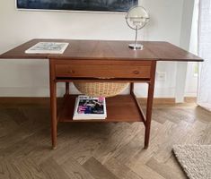 Dänischer Teaktisch AT-33 von Wegner/Tuck