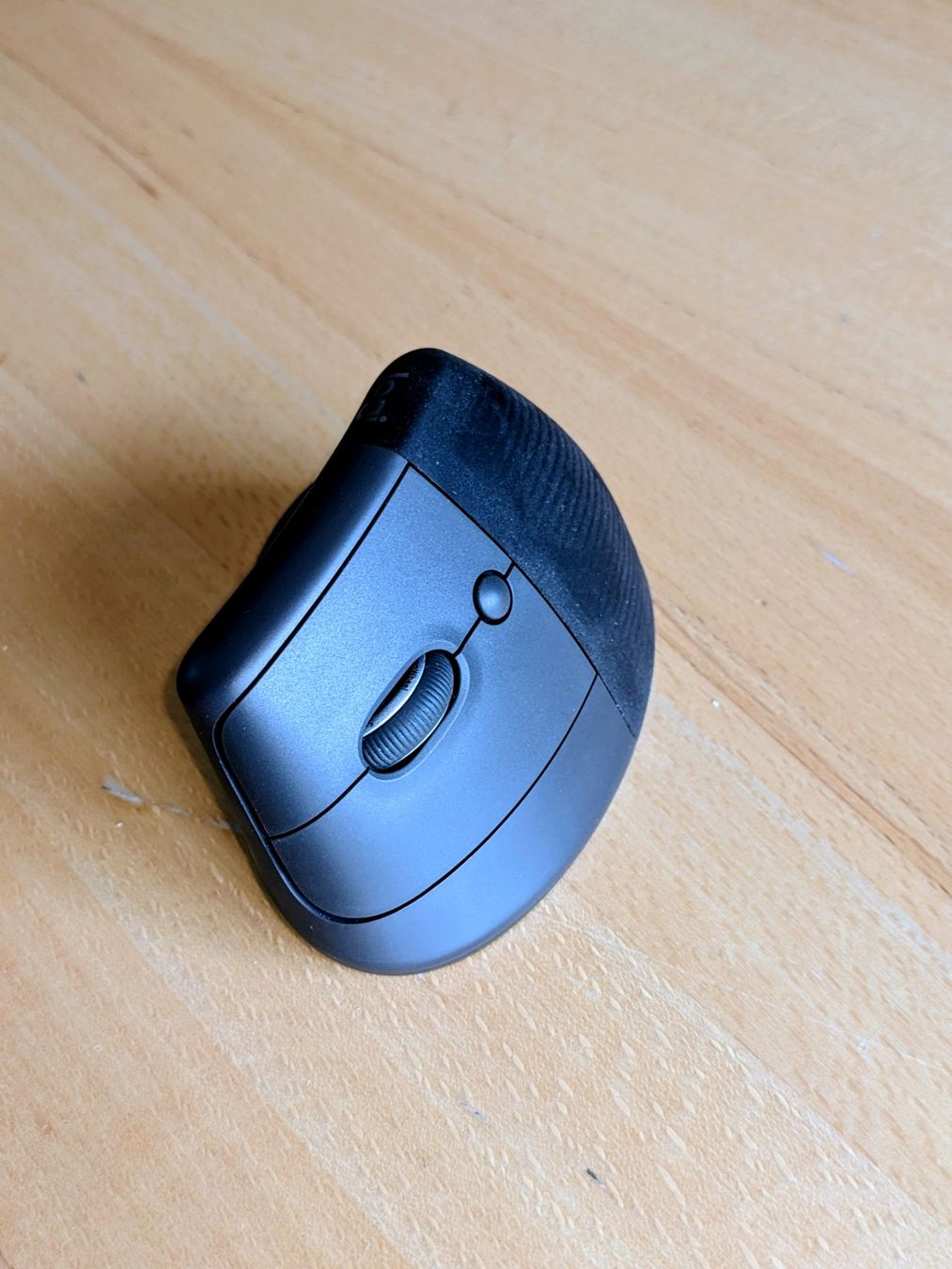 Logitech Maus: Logitech Ergonomische Maus Lift Graphite LINKS – Gebraucht aus Ruswil von while 2