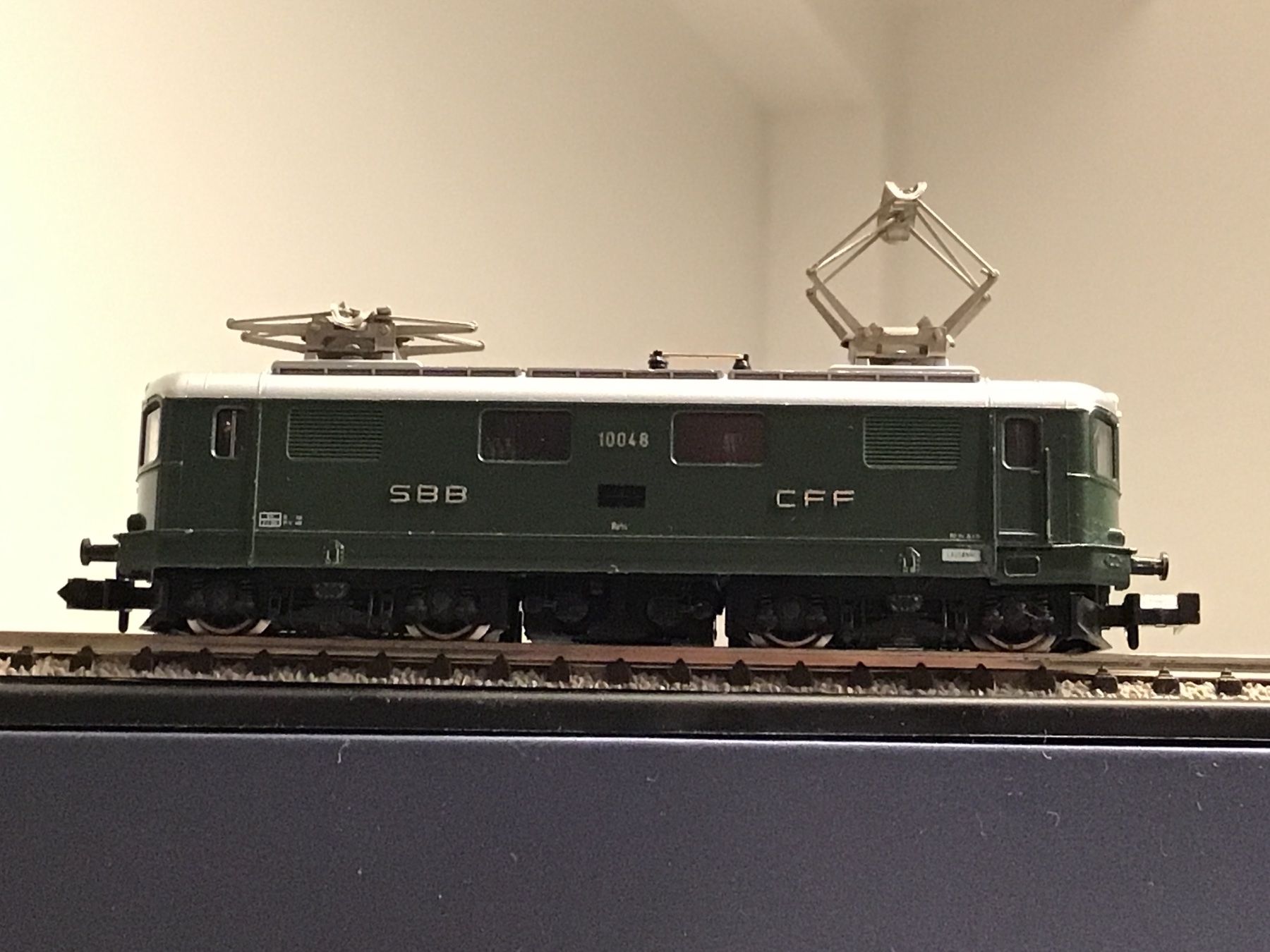 Kato Modelleisenbahnen: KATO RE 4/4 I 10048 N – Gebraucht aus Männedorf von Modell-Spezialisten 1