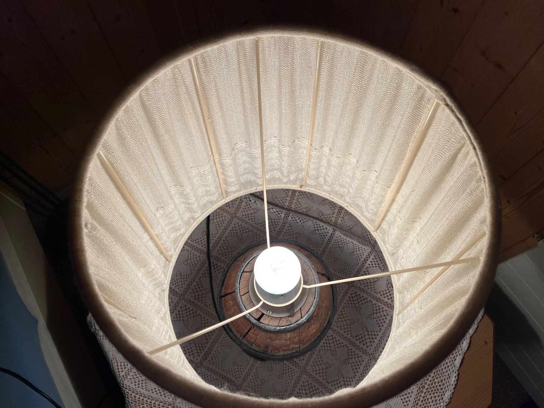 Lampade: Lampe auf Holzradnabe – Usato da Grindelwald venduto da Untscha41 2