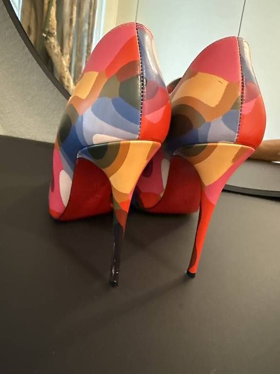 Damenschuhe: Louboutin Hot Chick Gr 39 – Gebraucht aus Schindellegi von wae_fhj7 2